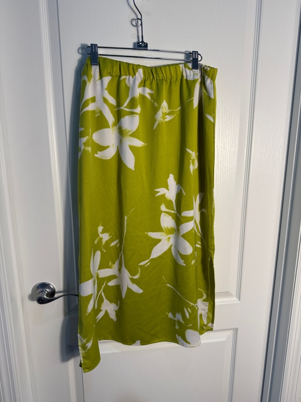 Calvin Klein Women’s Lime Green Floral Skirt White Flowers Split Sides Sz L - Picture 5 of 8